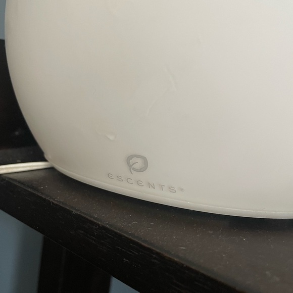 Escents Essential Oil Diffuser - Picture 3 of 5